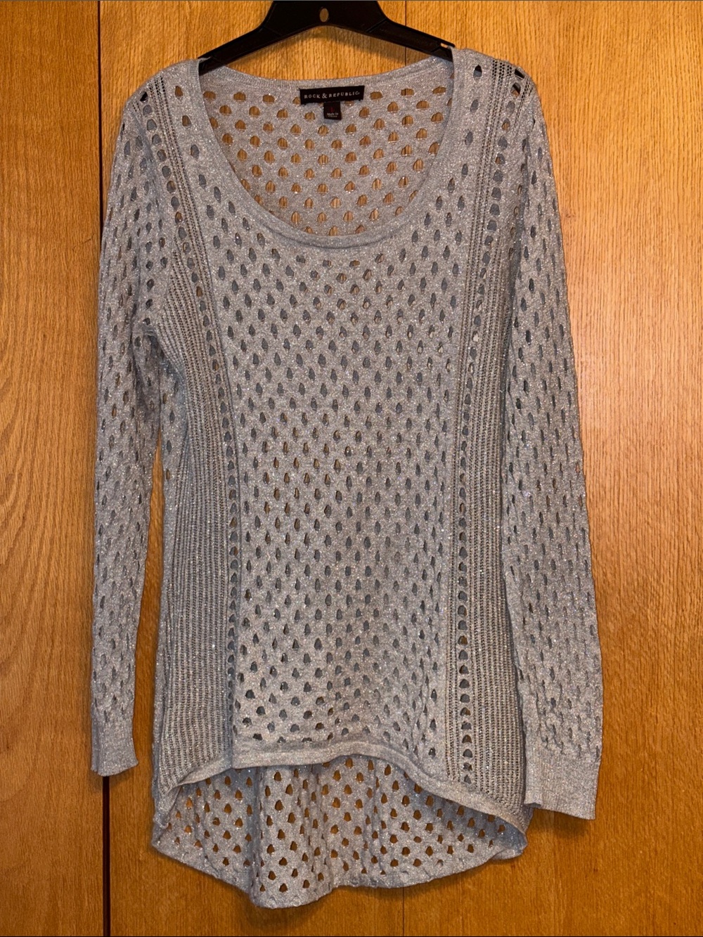 Rock & Republic L Silver Shimmer Sparkle Crew Neck LS open crochet Sweater EUC
